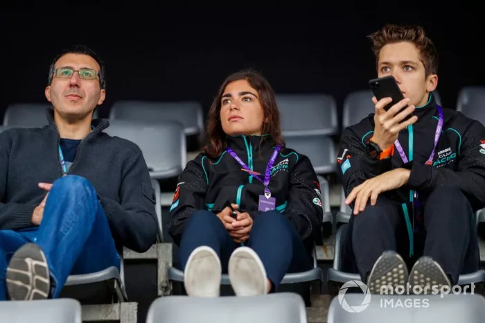 Jamie Chadwick y Sacha Fenestraz, pilotos de test de Panasonic Jaguar Racing