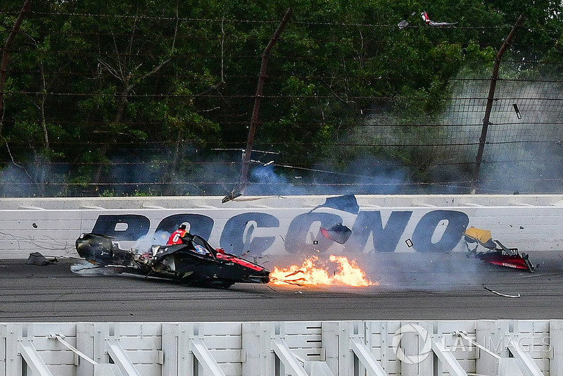 El accidente de Robert Wickens, Schmidt Peterson Motorsports Honda, James Hinchcliffe, Schmidt Peterson Motorsports Honda, Ryan Hunter-Reay, Andretti Autosport Honda, Pietro Fittipaldi, Dale Coyne Racing Honda