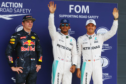 I primi tre delle qualifiche nel parco chiuso (da sx a dx): Max Verstappen, Red Bull Racing, terzo;