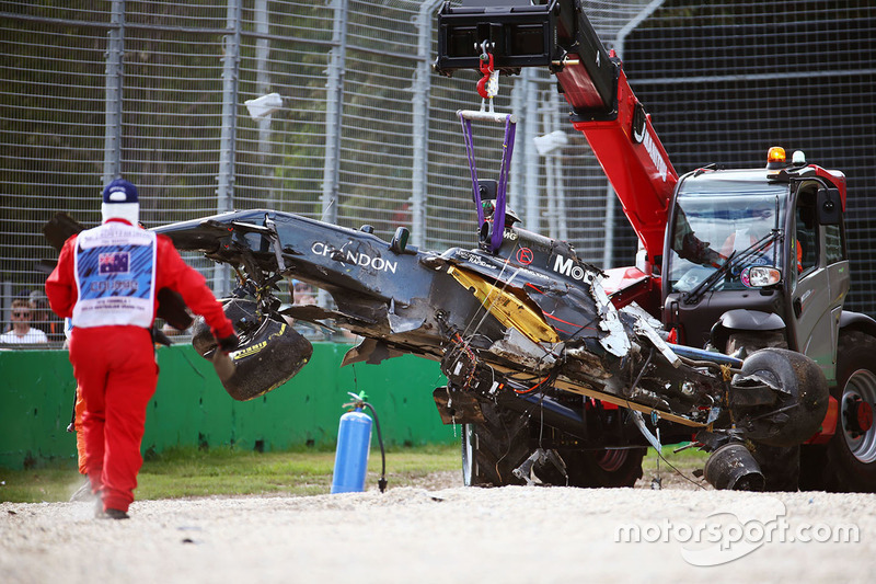 De McLaren MP4-31 van Fernando Alonso, McLaren na crash