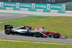 Nico Rosberg, Mercedes AMG F1, W07 Hybrid, und Sebastian Vettel, Ferrari, SF16-H
