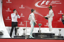 Podium: 1. Nico Rosberg, Mercedes AMG F1; 3. Lewis Hamilton, Mercedes AMG F1; Renningenieur Andrew S