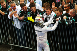 Льюіс Хемілтон, Mercedes AMG F1 радіє третьому місці у закритому парку