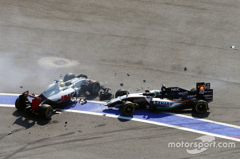 Esteban Gutierrez, Haas F1 Team VF-16, und Nico Hülkenberg, Sahara Force India F1 VJM09, crashen in 