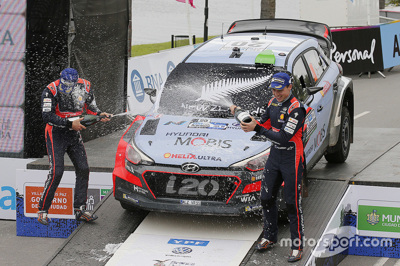 Winners Hayden Paddon, John Kennard, Hyundai Motorsport