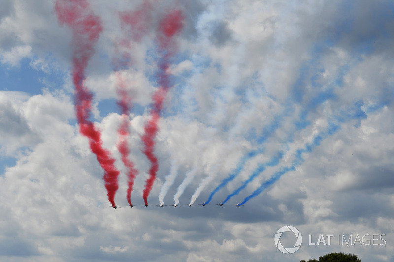 Patrouille de France flypast