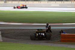 Карлос Сайнс-мол., Renault Sport F1 Team RS17, сходить