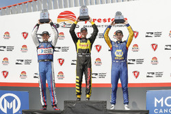 Podium: winner Sébastien Bourdais, Dale Coyne Racing with Vasser-Sullivan Honda, second place Graham Rahal, Rahal Letterman Lanigan Racing Honda, third place Alexander Rossi, Andretti Autosport Honda