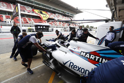 Lance Stroll, Williams Racing, en el pit lane