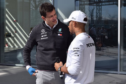 Lewis Hamilton, Mercedes-AMG F1, Toto Wolff, Direttore del Motorsport Mercedes AMG F1
