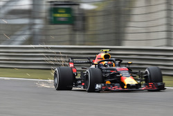 Daniel Ricciardo, Red Bull Racing RB14 sparks