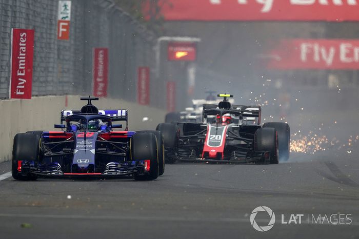 Pierre Gasly, Scuderia Toro Rosso STR13, Kevin Magnussen, Haas F1 Team VF-18 