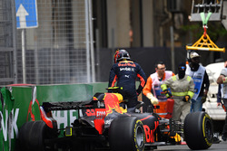 Max Verstappen, Red Bull Racing RB14 crashes