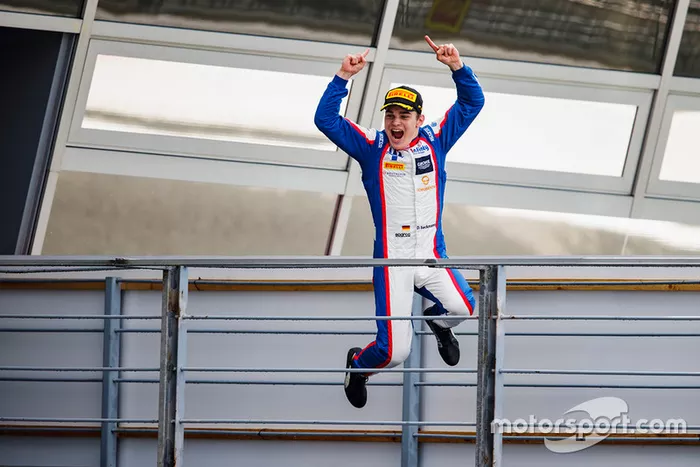 C'était sa deuxième victoire consécutive en Course 1...