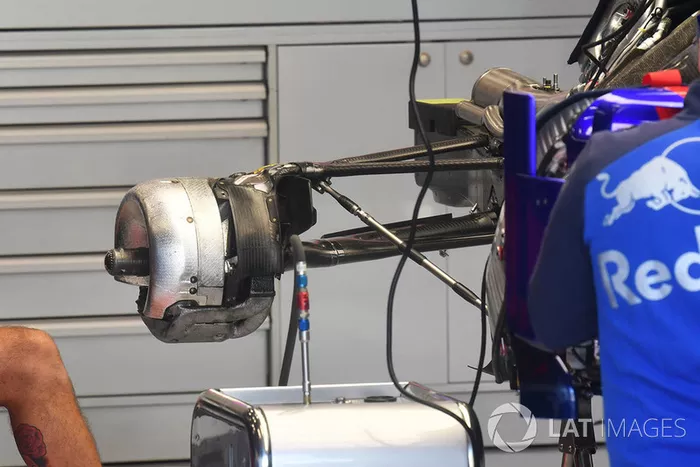 Eje trasero del Scuderia Toro Rosso STR13 