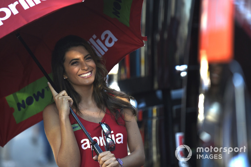 Una chica de la parrilla