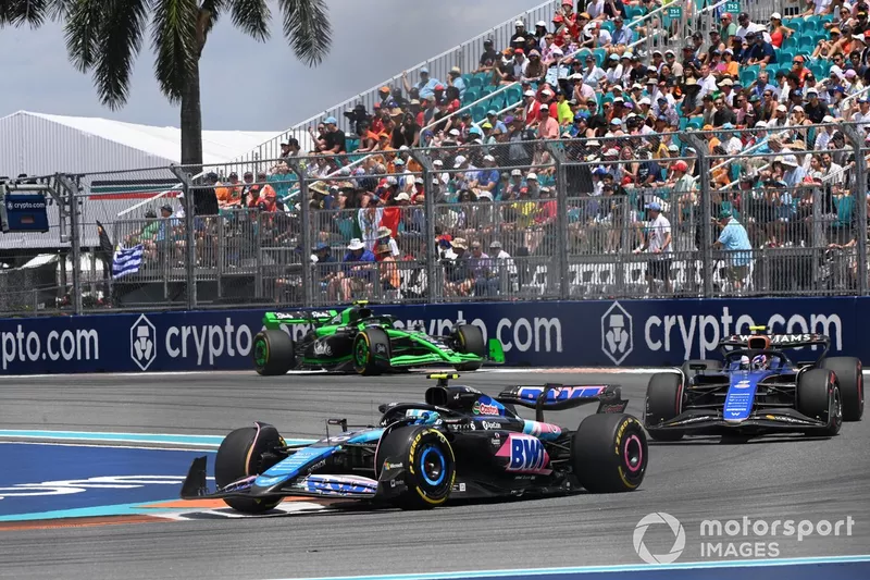 Pierre Gasly, Alpine A524, Logan Sargeant, Williams FW46, Zhou Guanyu, Stake F1 Team Kick Sauber C44