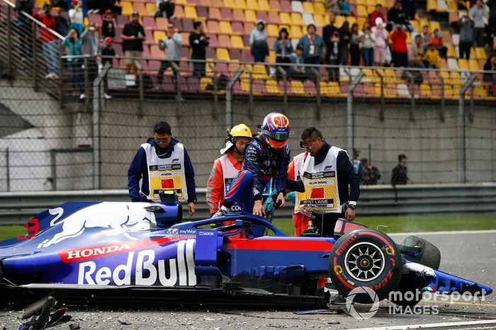 Aftermath of Alexander Albon, Toro Rosso STR14 crash