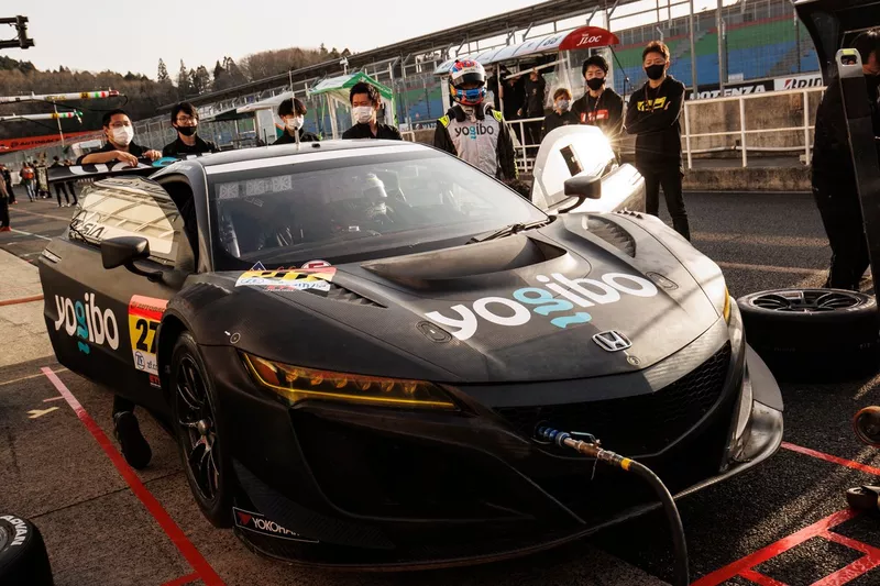 #27 Yogibo NSX GT3