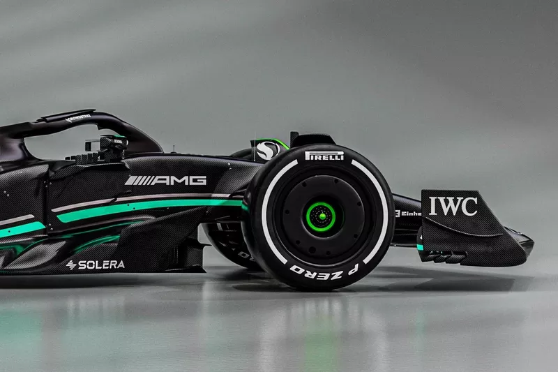 ギャラリー】王朝復権へ……再び漆黒の鎧をまとう。メルセデスF1の2023年
