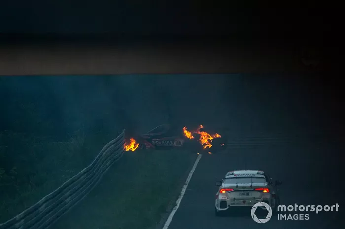 Crash: #160 Teichmann Racing KTM X-BOW GTX: Georg Griesemann, Maik Rönnefarth, Yves Volte, Felix von der Laden