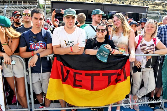 Sebastian Vettel, Aston Martin, fans