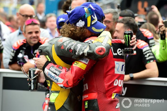 Ganador Francesco Bagnaia, Ducati Team, segundo lugar Marco Bezzecchi, VR46 Racing Team