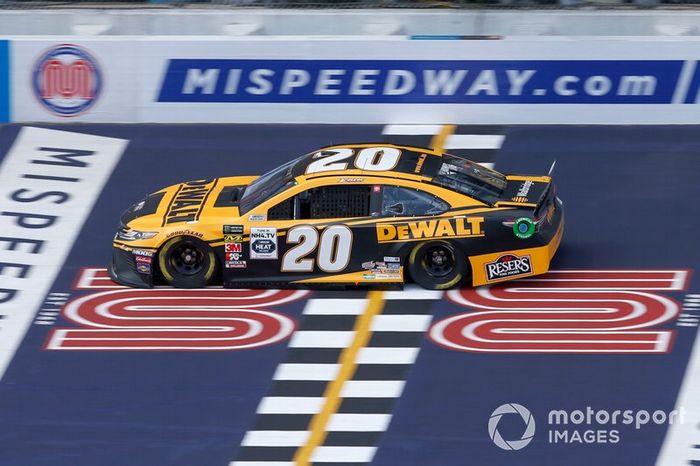  Erik Jones, Joe Gibbs Racing, Toyota Camry DeWalt