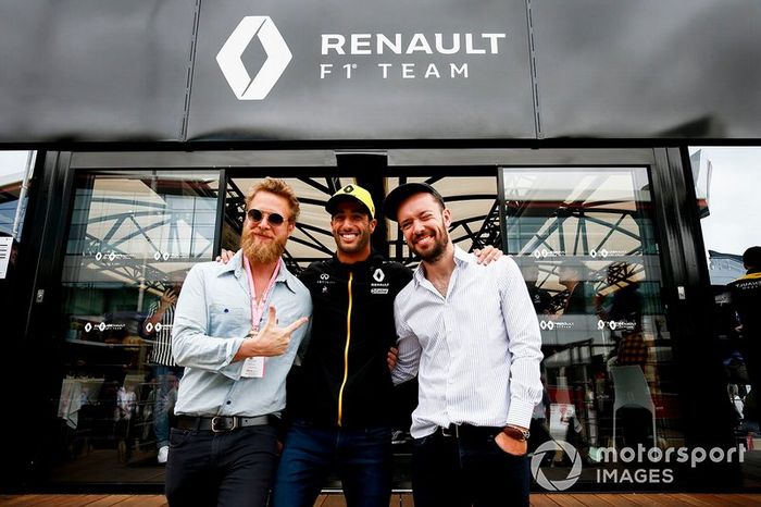 Ted Dwane and Marcus Mumford of the band Mumford and Sons meet Daniel Ricciardo, Renault F1 Team