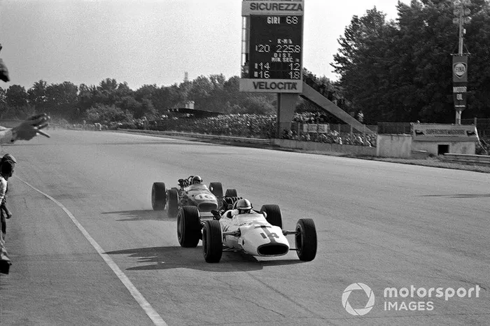 2. John Surtees - Honda RA300 - GP de Italia 1967