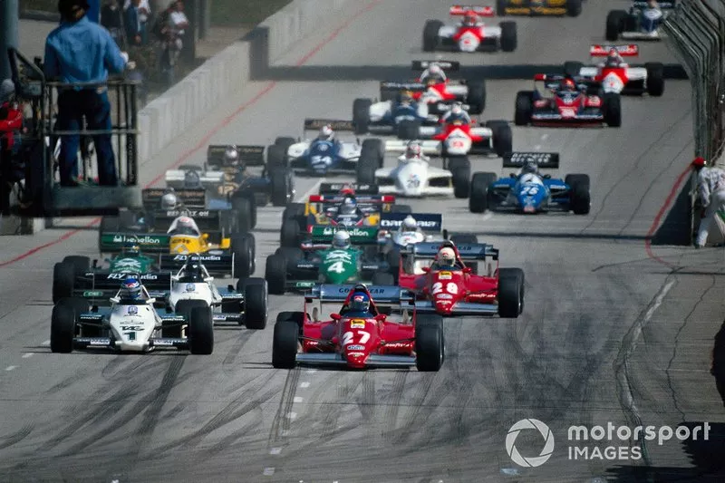 Patrick Tambay, Ferrari 126C2B, leads from Keke Rosberg, Williams FW08C Ford, Jacques Laffite, Williams FW08C Ford and René Arnoux, Ferrari 126C2B, at the start