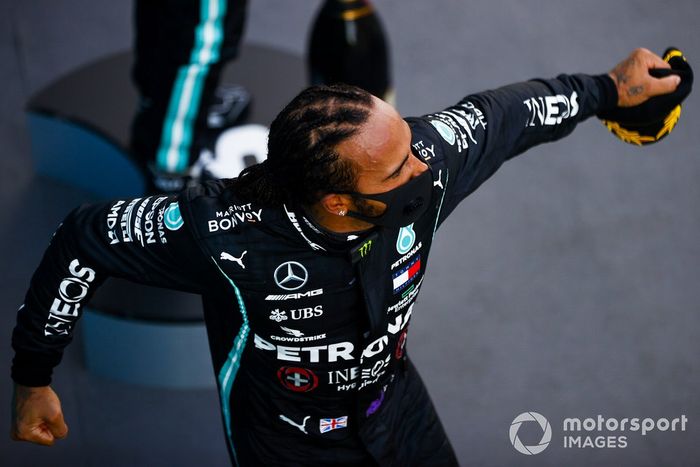 Podio: ganador, Lewis Hamilton, Mercedes-AMG Petronas F1