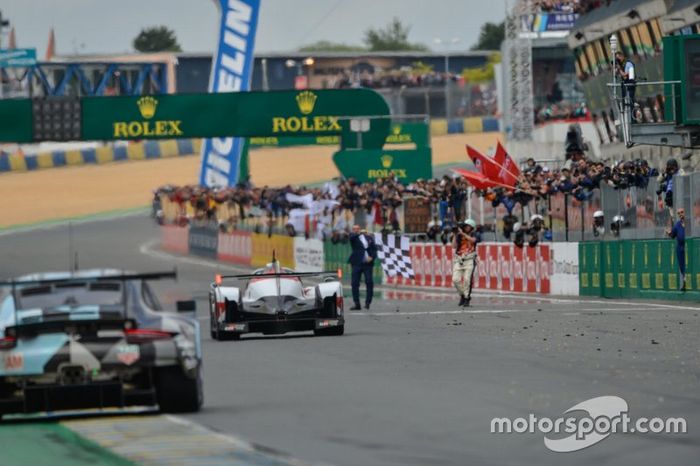 Winner #8 Toyota Gazoo Racing Toyota TS050: Sébastien Buemi, Kazuki Nakajima, Fernando Alonso