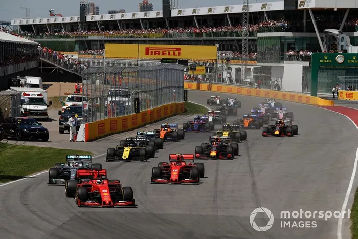 Sebastian Vettel, Ferrari SF90, Lewis Hamilton, Mercedes AMG F1 W10, Charles Leclerc, Ferrari SF90, Daniel Ricciardo, Renault R.S.19, Pierre Gasly, Red Bull Racing RB15 en la arrancada