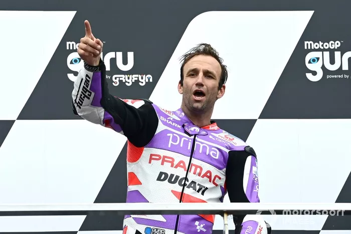 Johann Zarco, Pramac Racing, chantant l'hymne national français