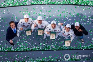#24 BMW Team RLL BMW M8 GTE: Jesse Krohn, John Edwards, Augusto Farfus, Chaz Mostert celebran