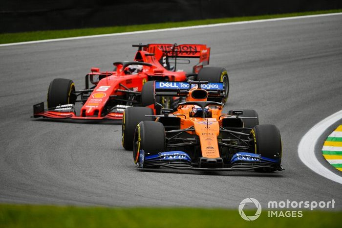 Carlos Sainz Jr., McLaren MCL34 y Sebastian Vettel, Ferrari SF90 