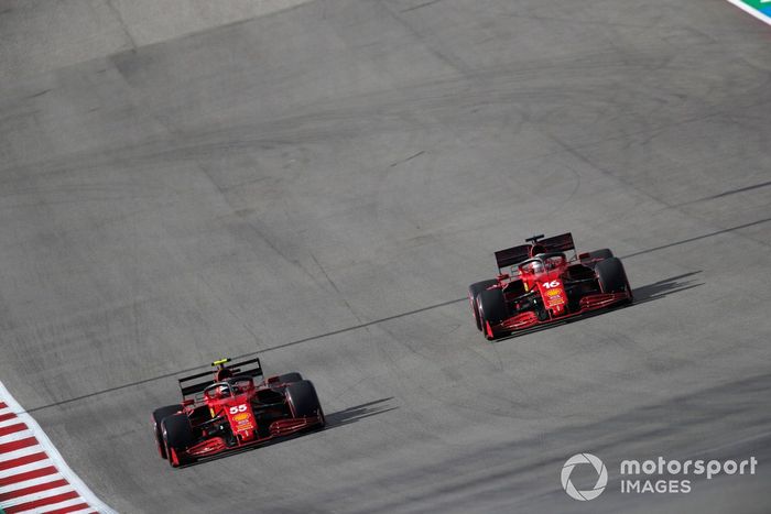 Carlos Sainz Jr., Ferrari SF21, Charles Leclerc, Ferrari SF21