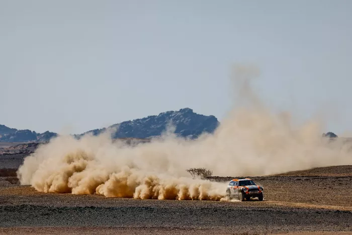 #238 X-Raid Mini John Cooper Works Rally Mini: Laia Sanz, Maurizio Gerini