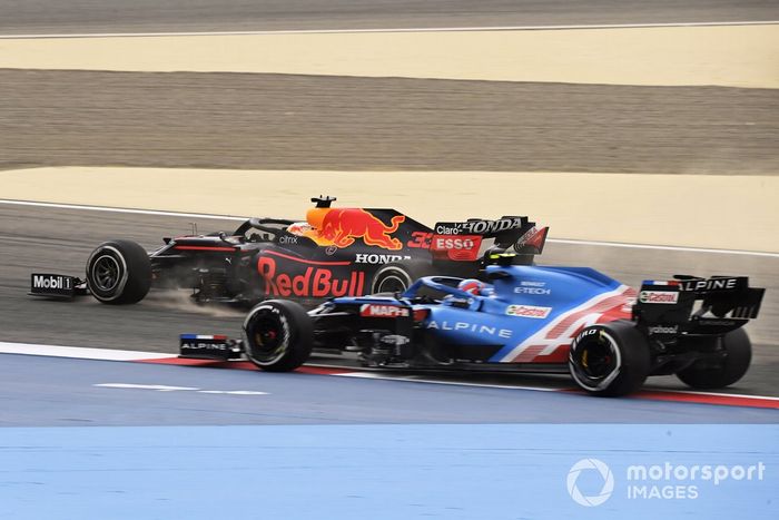 Max Verstappen, Red Bull Racing RB16B, Esteban Ocon, Alpine A521