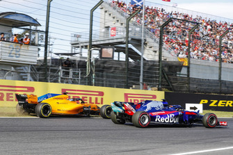 Fernando Alonso, McLaren MCL33, Brendon Hartley, Toro Rosso STR13