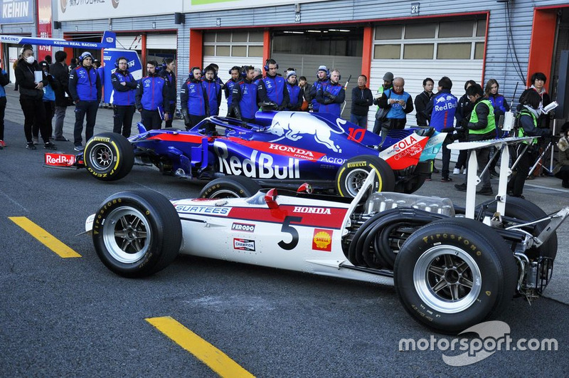 Toro Rosso-Honda STR 13 y Honda RA 301