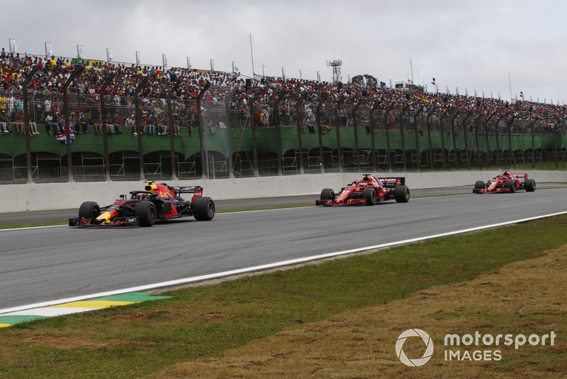 Max Verstappen, Red Bull Racing RB14 leads Kimi Raikkonen, Ferrari SF71H and Sebastian Vettel, Ferrari SF71H 