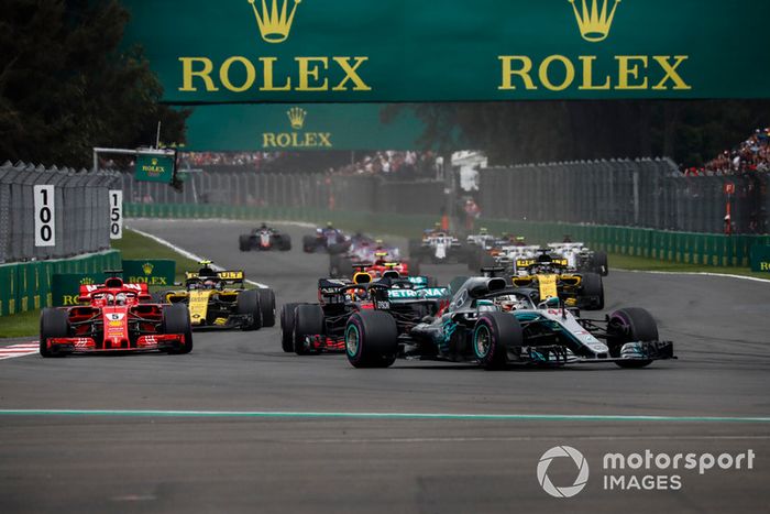 Lewis Hamilton, Mercedes AMG F1 W09 EQ Power+, Daniel Ricciardo, Red Bull Racing RB14 y Sebastian Vettel, Ferrari SF71H