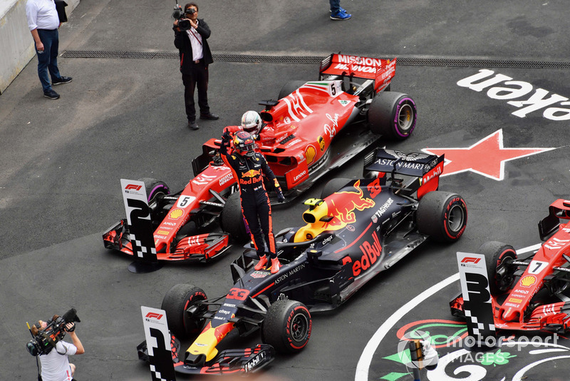 Max Verstappen, Red Bull Racing RB14 après sa victoire