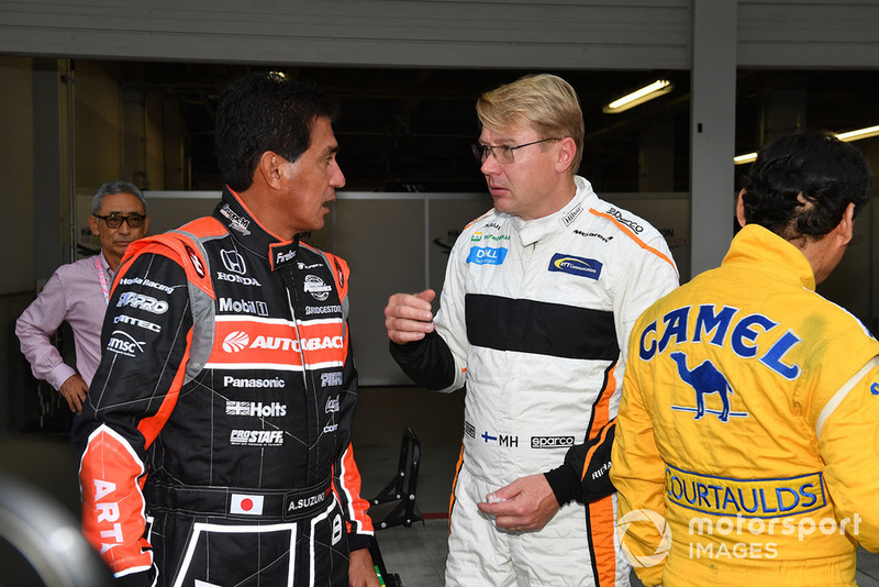 Satoru Nakajima, Aguri Suzuki y Mika Hakkinen en Leyendas F1 30 Aniversario vuelta de Demostración
