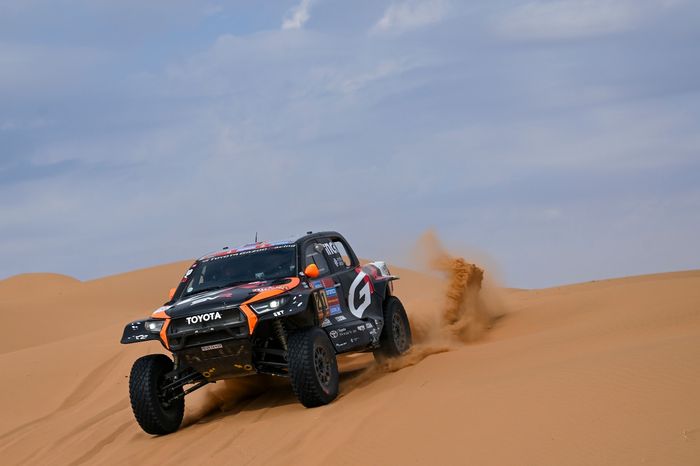 #211 Toyota Gazoo Racing Toyota: Henk Lategan, Brett Cummings