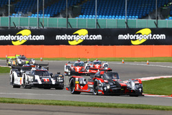 #8 Audi Sport Team Joest Audi R18 e-tron quattro: Lucas di Grassi, Loic Duval, Oliver Jarvis