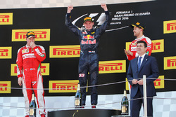 Podium : Kimi Räikkönen, Ferrari, deuxième; Max Verstappen, Red Bull Racing, vainqueur; Sebastian Vettel, Ferrari, troisième