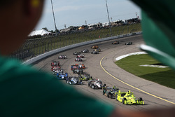 Старт: лідирує Сімон Пажно, Team Penske Chevrolet.